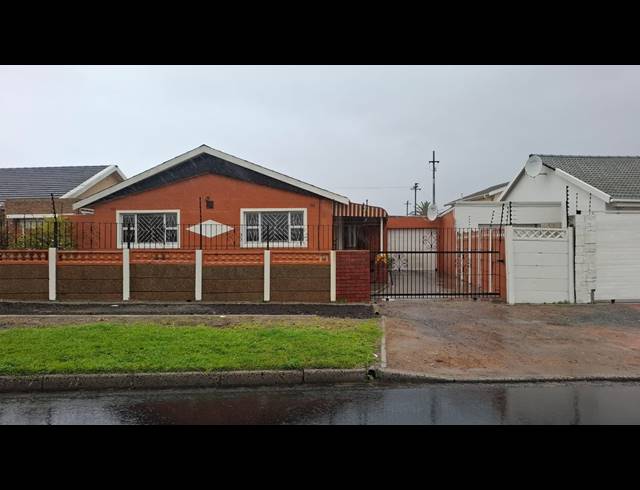 3 BEDROOM FREEHOLD FOR SALE IN PINATI
